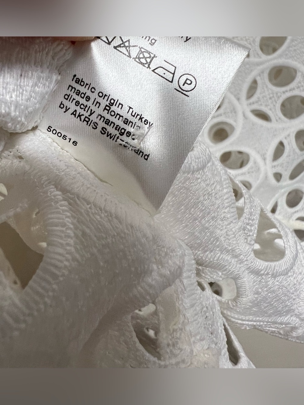 Akris punto Sz US 6/ IT 42 White Dot Cut-Out Guipure Eyelet Embroidered Blouse - Picture 7 of 11